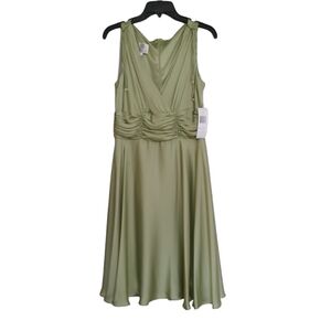 Elegant Formal Kiwi Green Sleeveless Dress Satin Sheen Wedding Bridal Dress